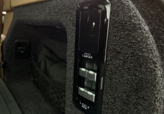 Подержанный автомобиль Land Rover Range Rover 2023 года (24 фото)