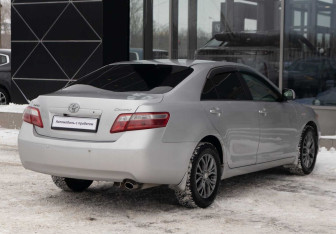 Подержанный автомобиль Toyota Camry Sedan 2007 года (5 фото)