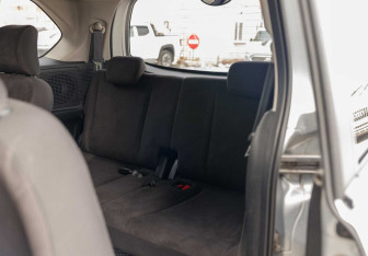 Подержанный автомобиль Honda Freed 2011 года (17 фото)