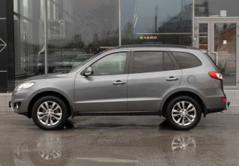 Подержанный автомобиль Hyundai Santa Fe 2012 года (8 фото)