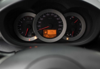 Подержанный автомобиль Toyota RAV4 2008 года (12 фото)