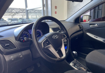 Подержанный автомобиль Hyundai Solaris Sedan 2012 года (7 фото)