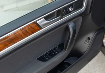 Подержанный автомобиль Volkswagen Touareg 2013 года (16 фото)