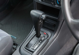 Подержанный автомобиль Nissan Wingroad 2000 года (14 фото)