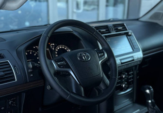 Подержанный автомобиль Toyota Land Cruiser Prado 2018 года (10 фото)