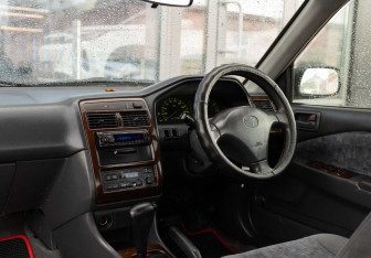 Подержанный автомобиль Toyota Carina Sedan 1999 года (10 фото)