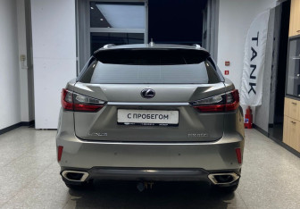 Подержанный автомобиль Lexus RX 2019 года (6 фото)
