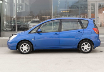 Подержанный автомобиль Toyota Corolla Spacio 2002 года (8 фото)