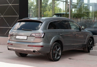 Подержанный автомобиль Audi Q7 2014 года (5 фото)