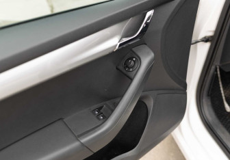 Подержанный автомобиль Skoda Octavia Liftback 2015 года (16 фото)