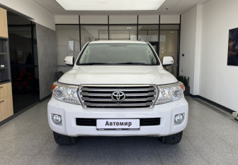 Подержанный автомобиль Toyota Land Cruiser Suv 2012 года (2 фото)