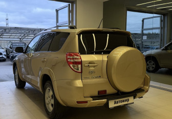 Подержанный автомобиль Toyota RAV4 2009 года (4 фото)