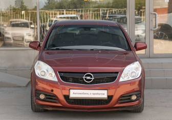 Подержанный автомобиль Opel Vectra Sedan 2006 года (2 фото)