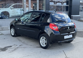 Подержанный автомобиль Renault Clio Hatchback 2007 года (5 фото)