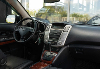 Подержанный автомобиль Lexus RX 2008 года (10 фото)