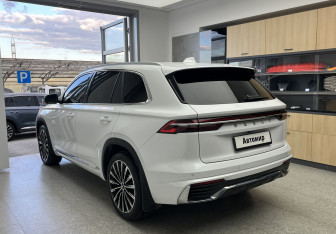 Подержанный автомобиль Geely Monjaro 2025 года (6 фото)