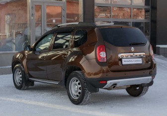 Подержанный автомобиль Renault Duster 2015 года (7 фото)