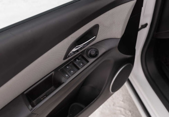 Подержанный автомобиль Chevrolet Cruze Sedan 2012 года (15 фото)
