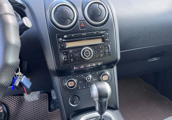 Подержанный автомобиль Nissan Qashqai 2008 года (15 фото)