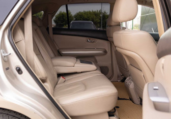 Подержанный автомобиль Lexus RX 2005 года (21 фото)