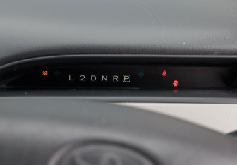 Подержанный автомобиль Toyota Nadia 2000 года (13 фото)