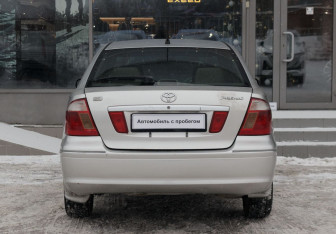 Подержанный автомобиль Toyota Premio 2003 года (6 фото)
