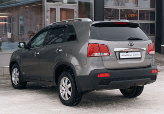 Подержанный автомобиль Kia Sorento 2012 года (7 фото)