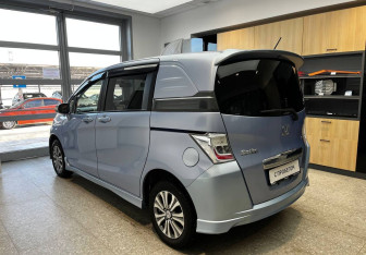 Подержанный автомобиль Honda Freed 2012 года (7 фото)