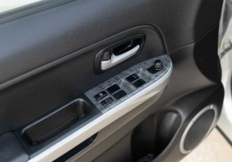 Подержанный автомобиль Suzuki Grand Vitara 2008 года (16 фото)