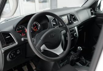 Подержанный автомобиль УАЗ Patriot 2023 года (12 фото)