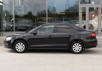 Подержанный автомобиль Volkswagen Jetta Sedan 2014 года (8 фото)