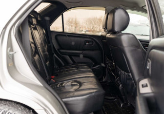 Подержанный автомобиль Lexus RX 2001 года (17 фото)