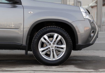 Подержанный автомобиль Nissan X-Trail 2014 года (9 фото)