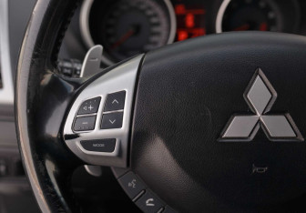 Подержанный автомобиль Mitsubishi Outlander 2007 года (12 фото)