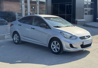 Подержанный автомобиль Hyundai Solaris Sedan 2013 года (3 фото)