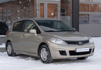 Подержанный автомобиль Nissan Tiida Hatchback 2012 года (3 фото)