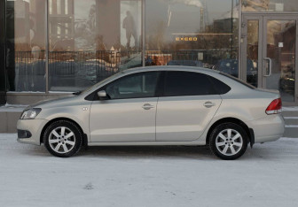 Подержанный автомобиль Volkswagen Polo Sedan 2012 года (8 фото)