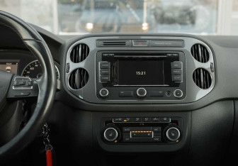 Подержанный автомобиль Volkswagen Tiguan 2012 года (14 фото)