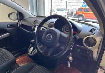Подержанный автомобиль Mazda Demio 2007 года (7 фото)