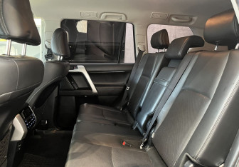 Подержанный автомобиль Toyota Land Cruiser Prado 2019 года (16 фото)