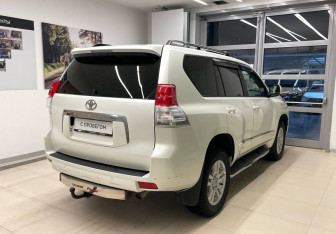 Подержанный автомобиль Toyota Land Cruiser Prado 2011 года (5 фото)
