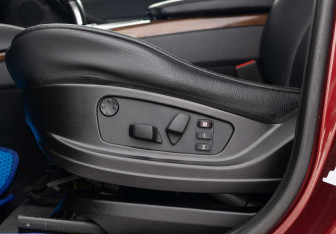 Подержанный автомобиль BMW X6 2011 года (17 фото)