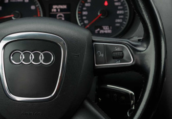 Подержанный автомобиль Audi A3 Hatchback 2012 года (12 фото)