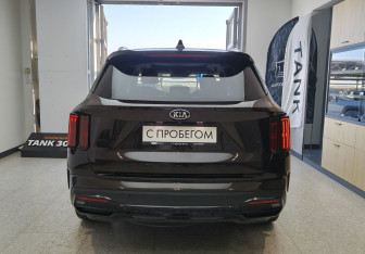 Подержанный автомобиль Kia Sorento 2021 года (6 фото)