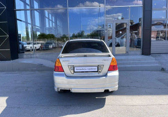 Подержанный автомобиль Suzuki Aerio Sedan 2003 года (6 фото)