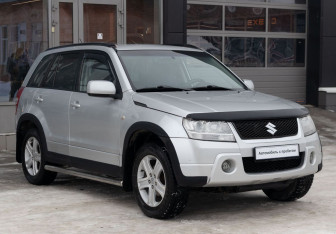 Подержанный автомобиль Suzuki Grand Vitara 2008 года (3 фото)