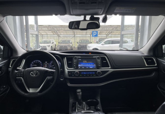 Подержанный автомобиль Toyota Highlander 2014 года (11 фото)