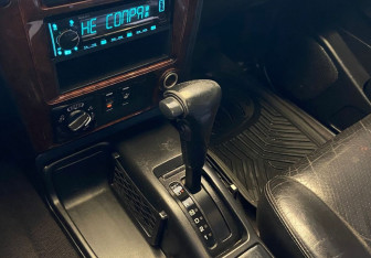 Подержанный автомобиль Nissan Pathfinder 2001 года (7 фото)