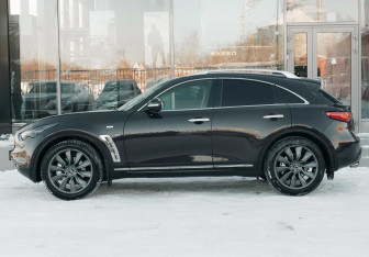 Подержанный автомобиль Infiniti FX 2010 года (8 фото)