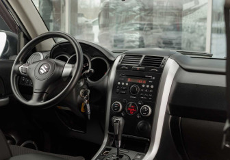 Подержанный автомобиль Suzuki Grand Vitara 2008 года (10 фото)